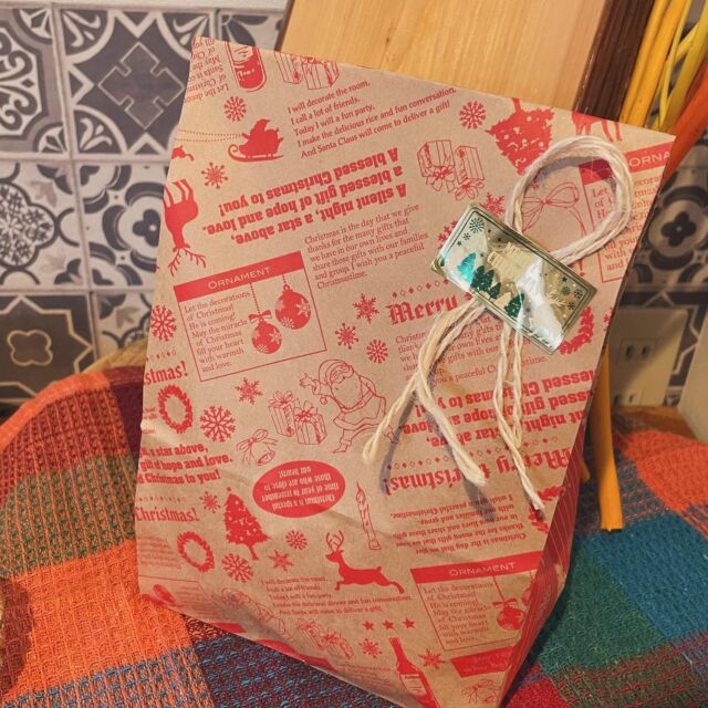 本日12/23(土曜)は下山して店舗営業しております🚙🏔

本日のみ限定でベーグルをお買い上げのご希望のお客様に無料でクリスマスギフトバッグにお入れいたします🎄🥯

ご来店お待ちしております⛄️

#徳島　#東みよし町　#ベーグル　#bagel  #クリスマス紙袋